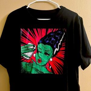 Trendy, crop-top T-Shirt. Bride of Frankenstein taking selfie. New w/ tags.